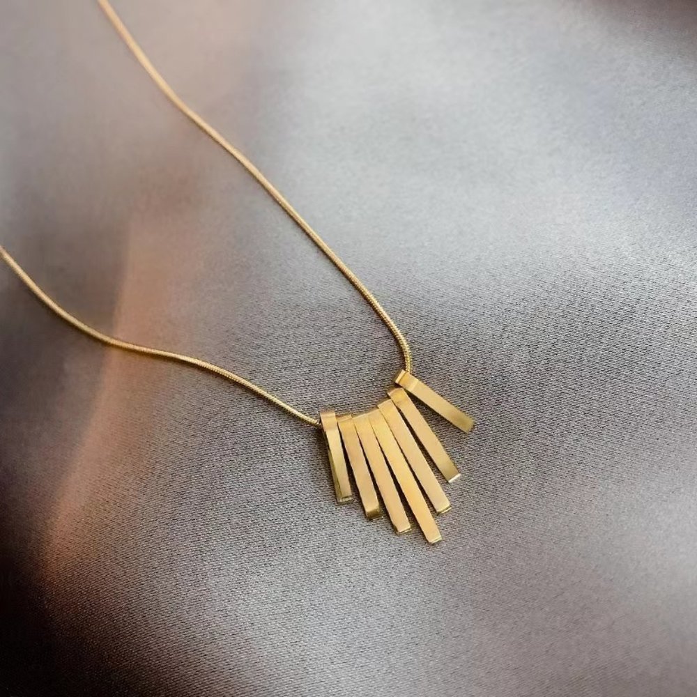 Ladies necklace
